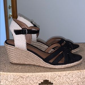 Lucky 🍀 Brand black wedges